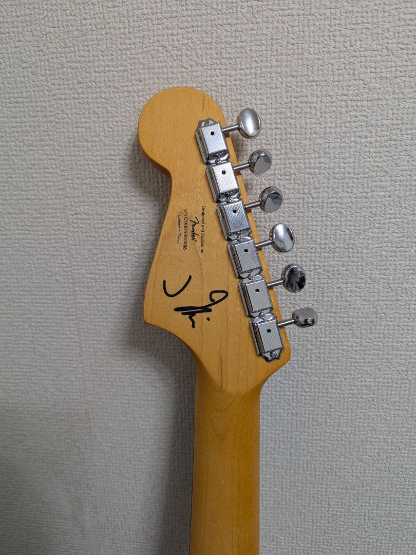 新同　Squier J Mascis Jazzmaster