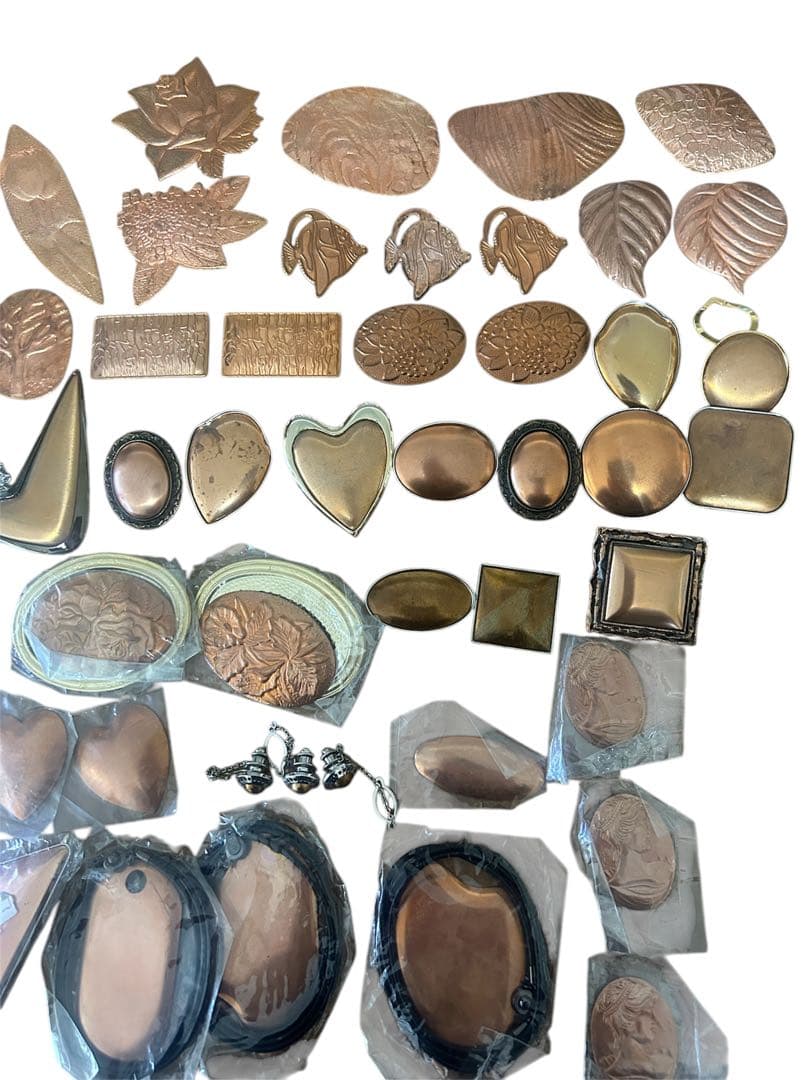 値下げ　七宝焼　新品材料118点焼いてあるもの32点　銀箔もあります　おまけ追加