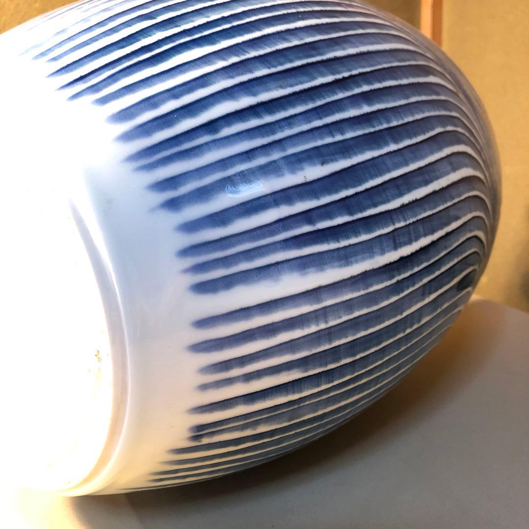 陶芸日展作家 藤井朱明作 染付志乃ぎ彫 花瓶 壺 大型 飾壺 共箱青白ストライプ