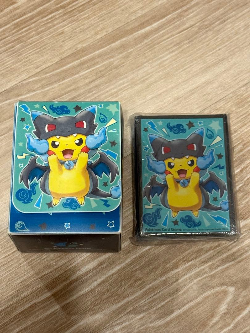 ポケモンカード　ポンチョを着たピカチュウ スリーブ61枚 ケースセット
