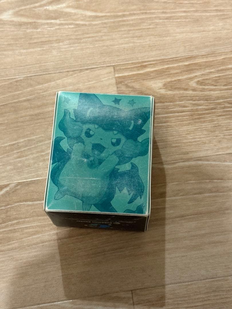 ポケモンカード　ポンチョを着たピカチュウ スリーブ61枚 ケースセット