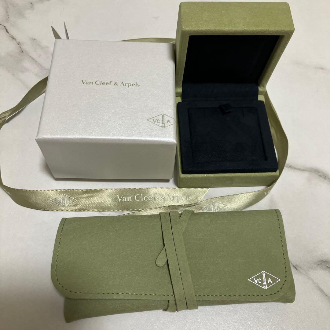 美品Van Cleef & Arpels ギフトボックスケアグッズ付き