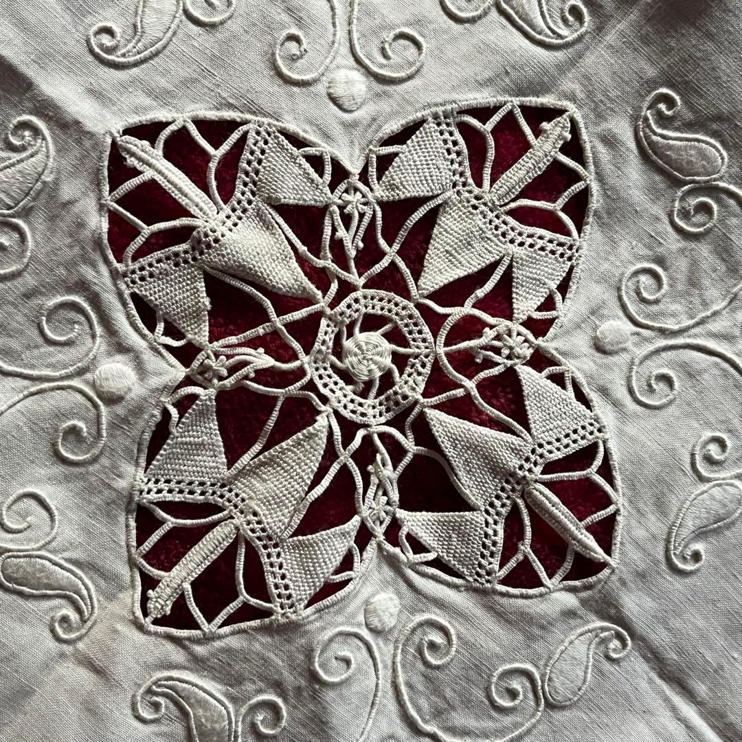 ヨーロピアン　ヴィンテージ　レース+刺繍テーブルクロス