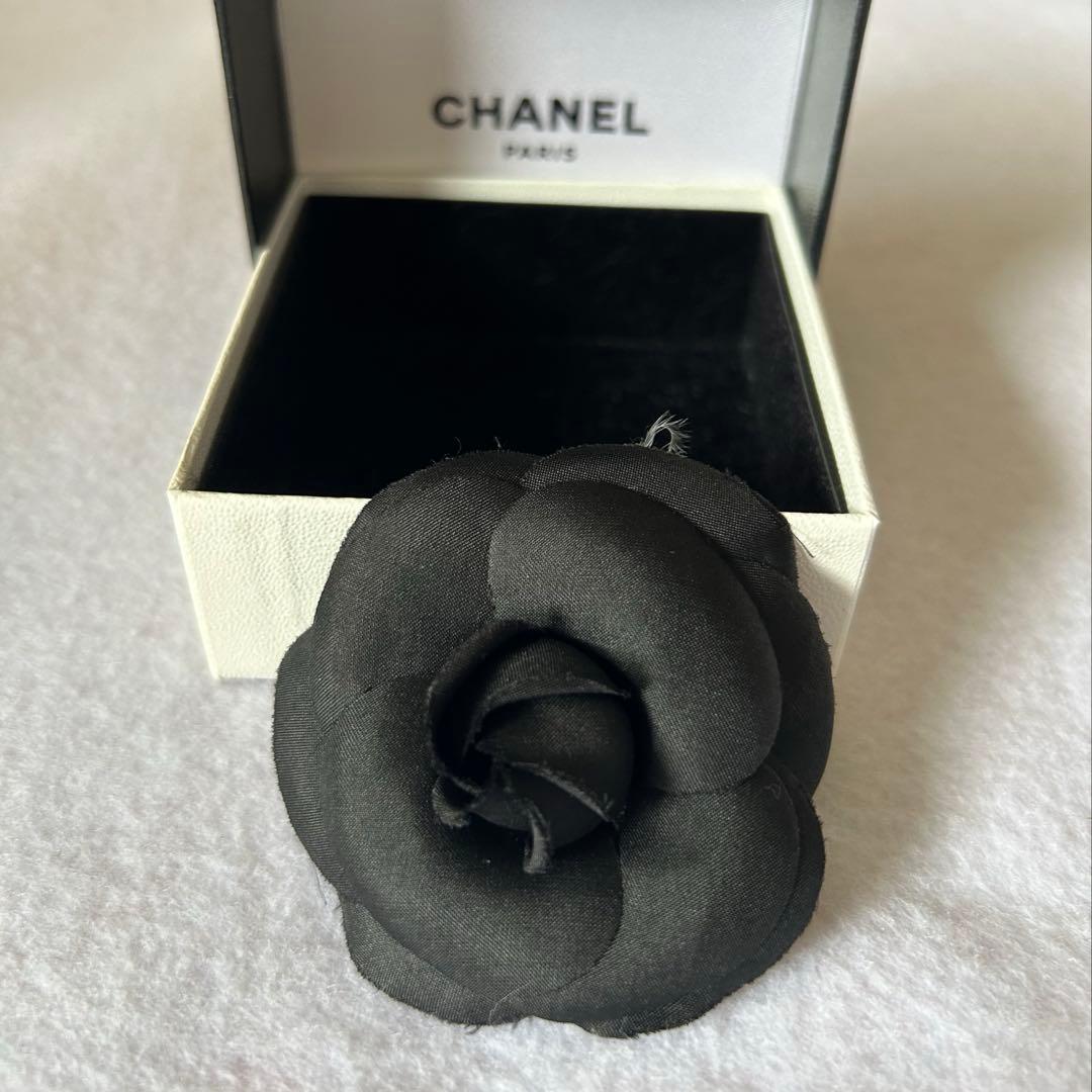 CHANEL ブラック カメリアブローチ 箱付き
