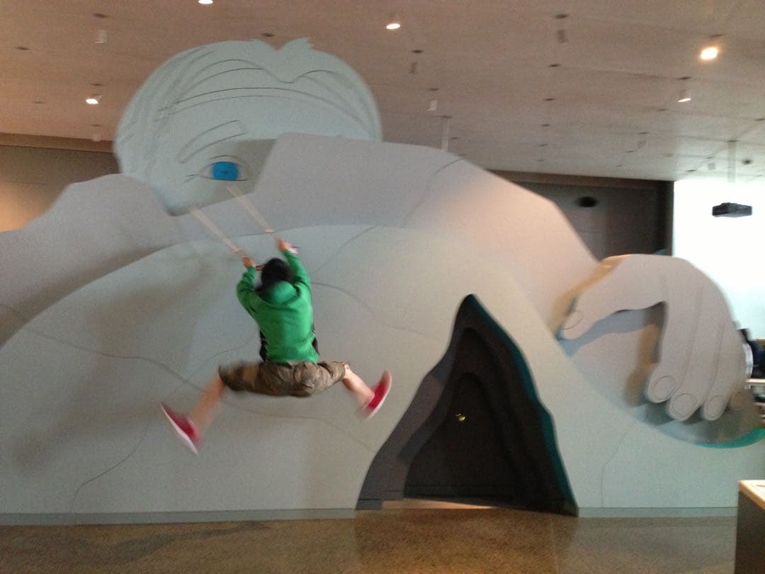 【希少品】北アイルランドジャイアンツ・コーズウェイ 木製の剣3本セットと盾