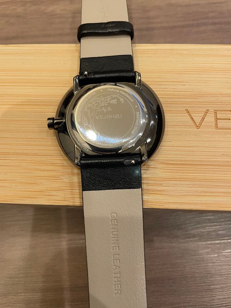 VEJRHØJ アナログ腕時計 ブラック