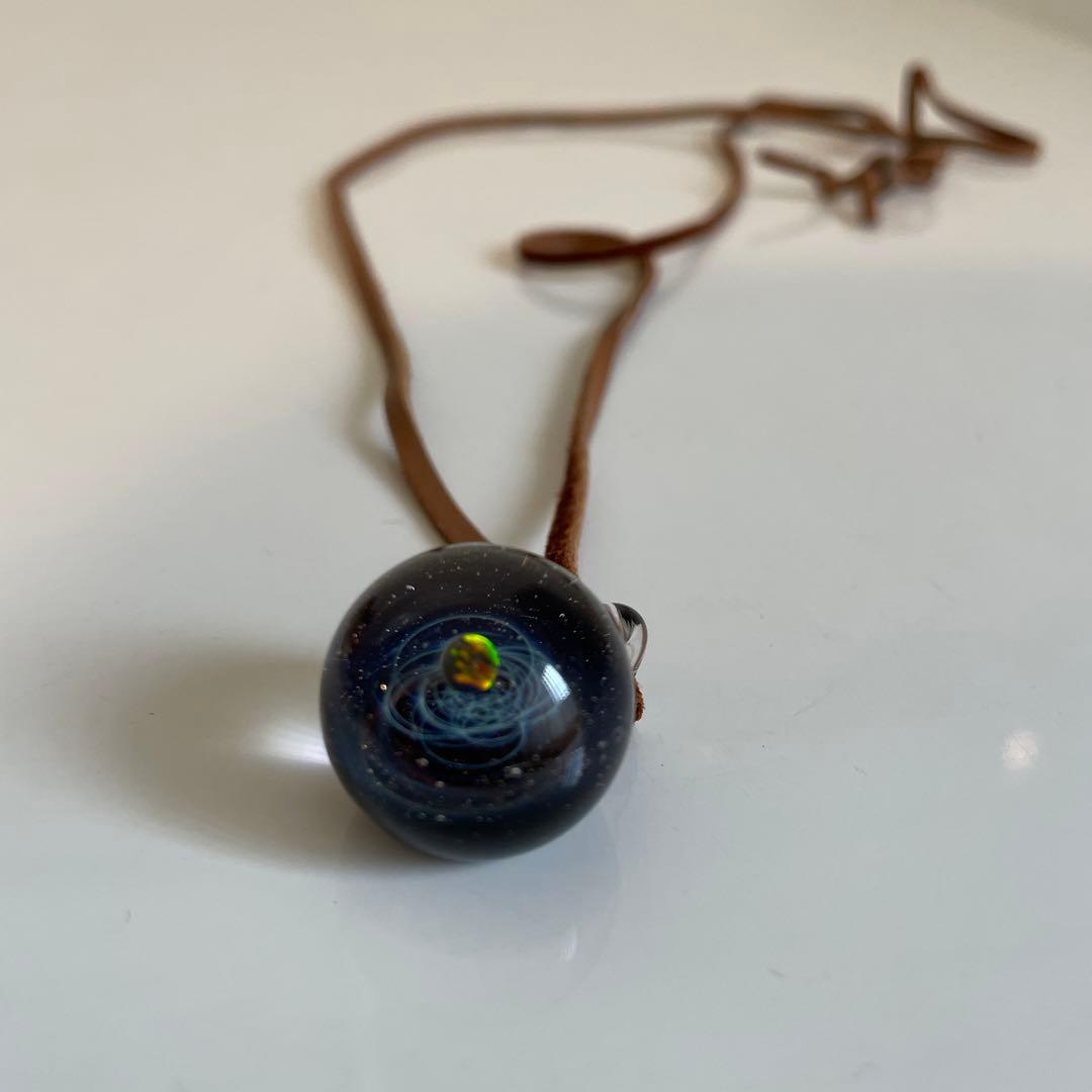 宇宙ガラス　ペンダント　赤