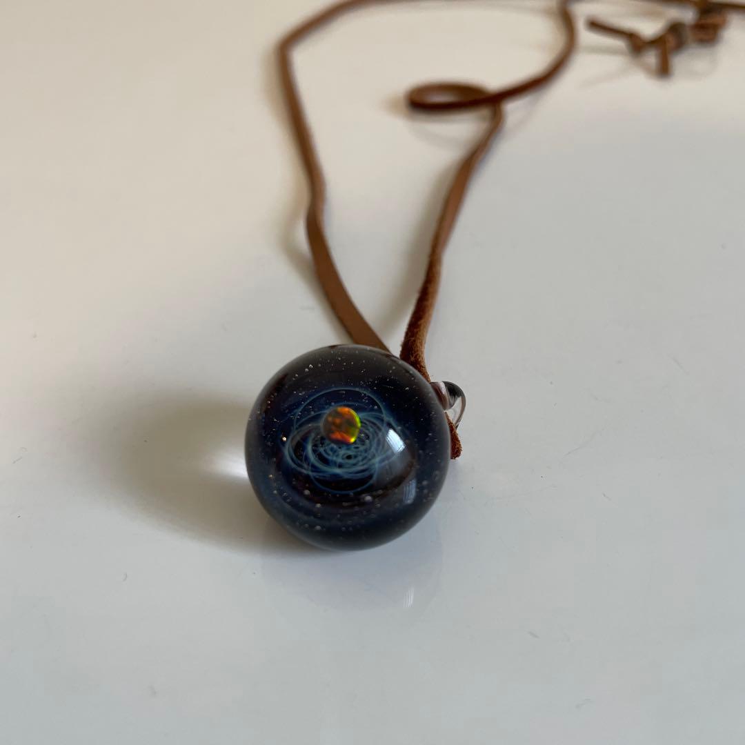 宇宙ガラス　ペンダント　赤