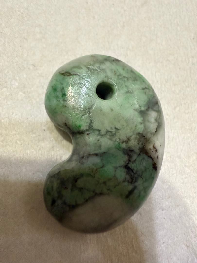 糸魚川翡翠‼️勾玉‼️糸巻き翡翠‼️希少‼️13.１g‼️送料無料‼️破格値‼️