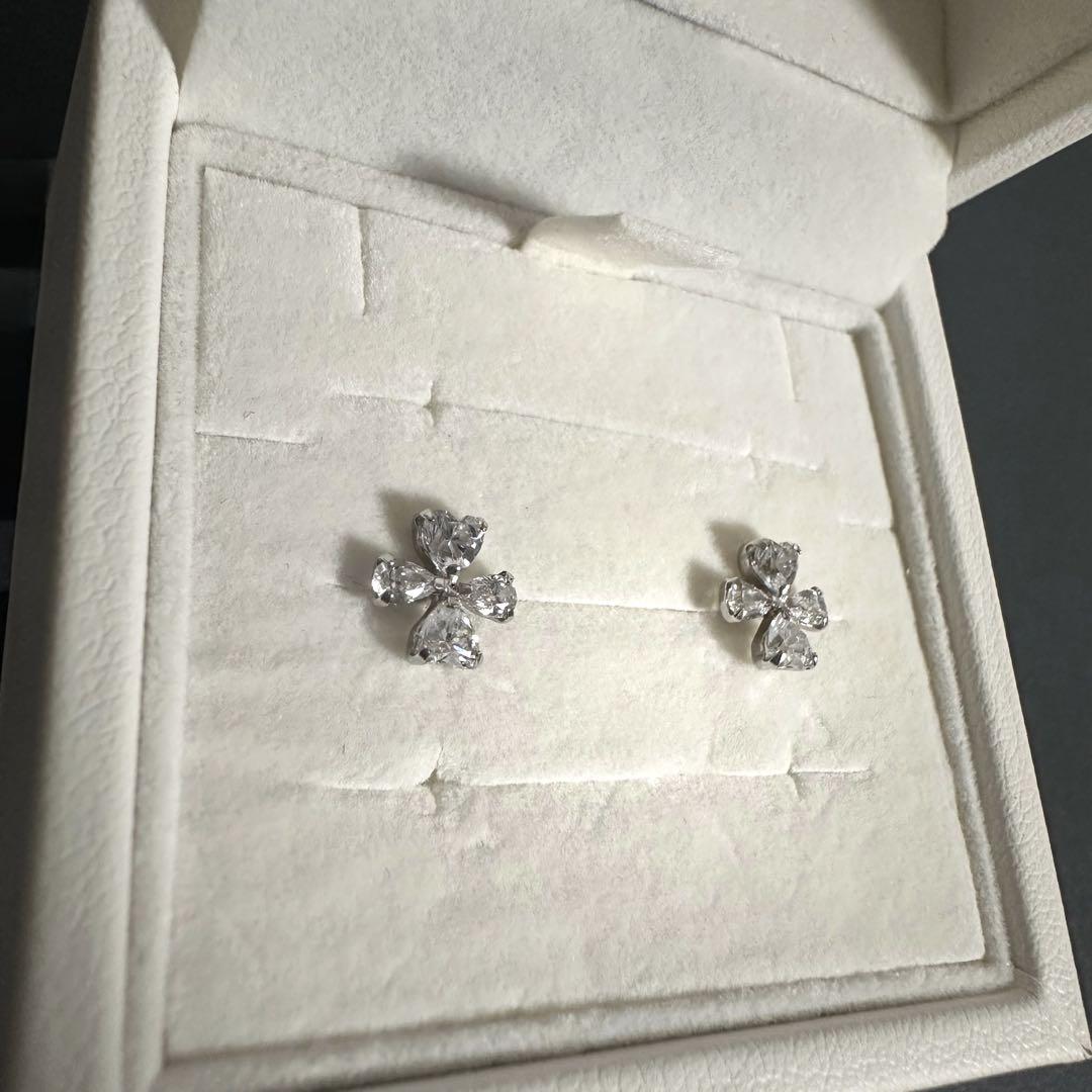 4°C 花モチーフ ホワイトゴールドピアス K10 箱付き