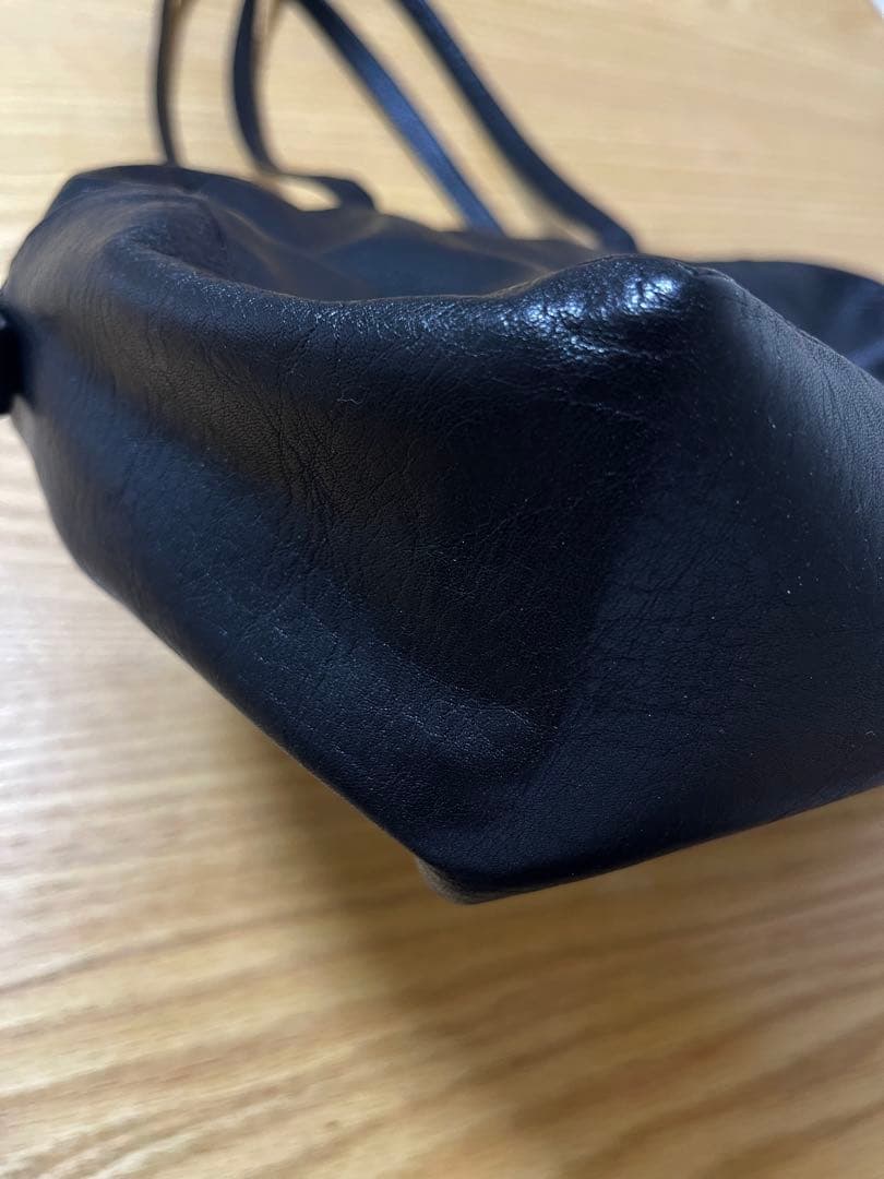 黒 レザー ハンドバッグ ファスナー付き