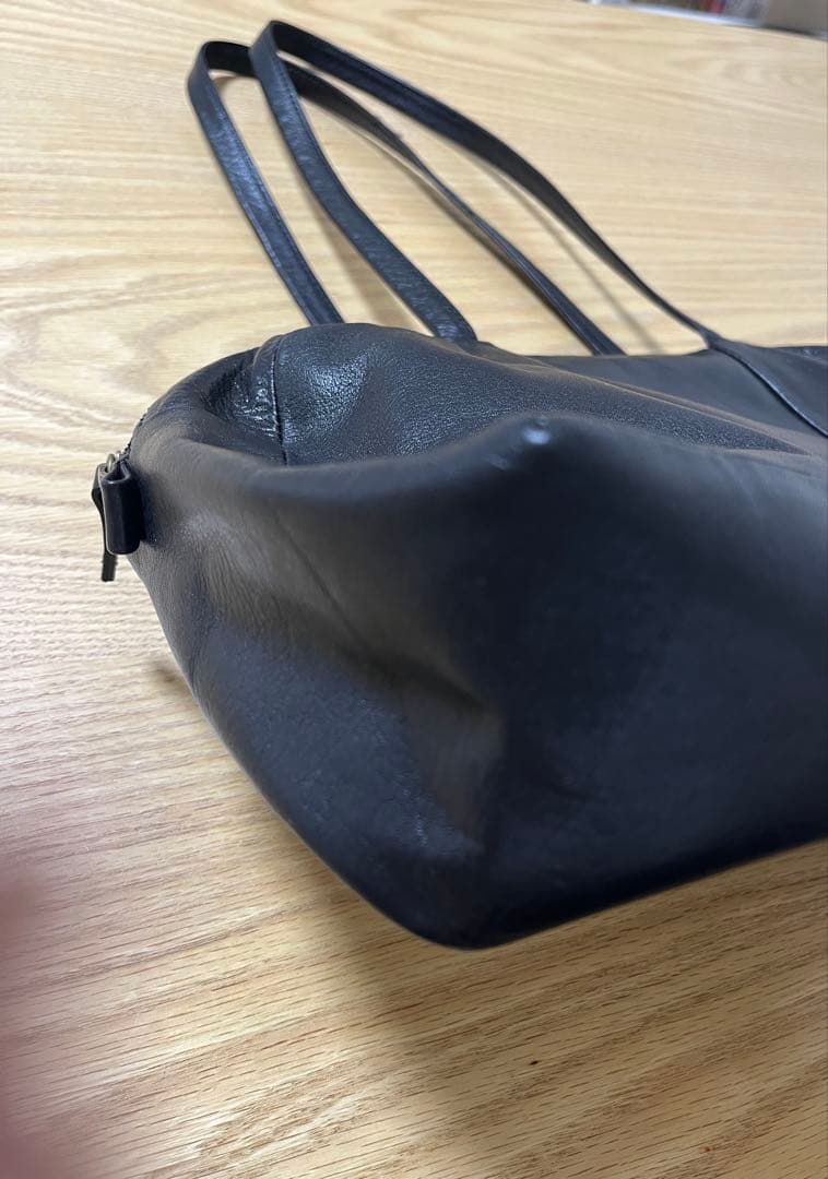 黒 レザー ハンドバッグ ファスナー付き