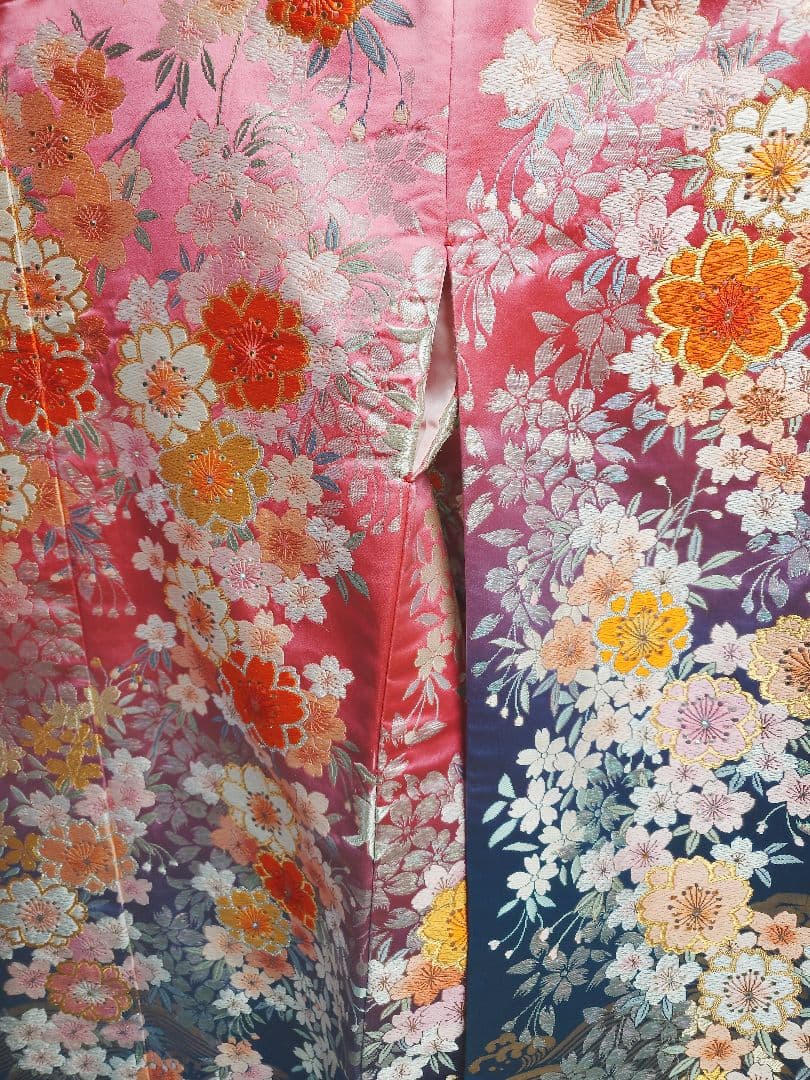 華やかな花柄刺繍 打掛