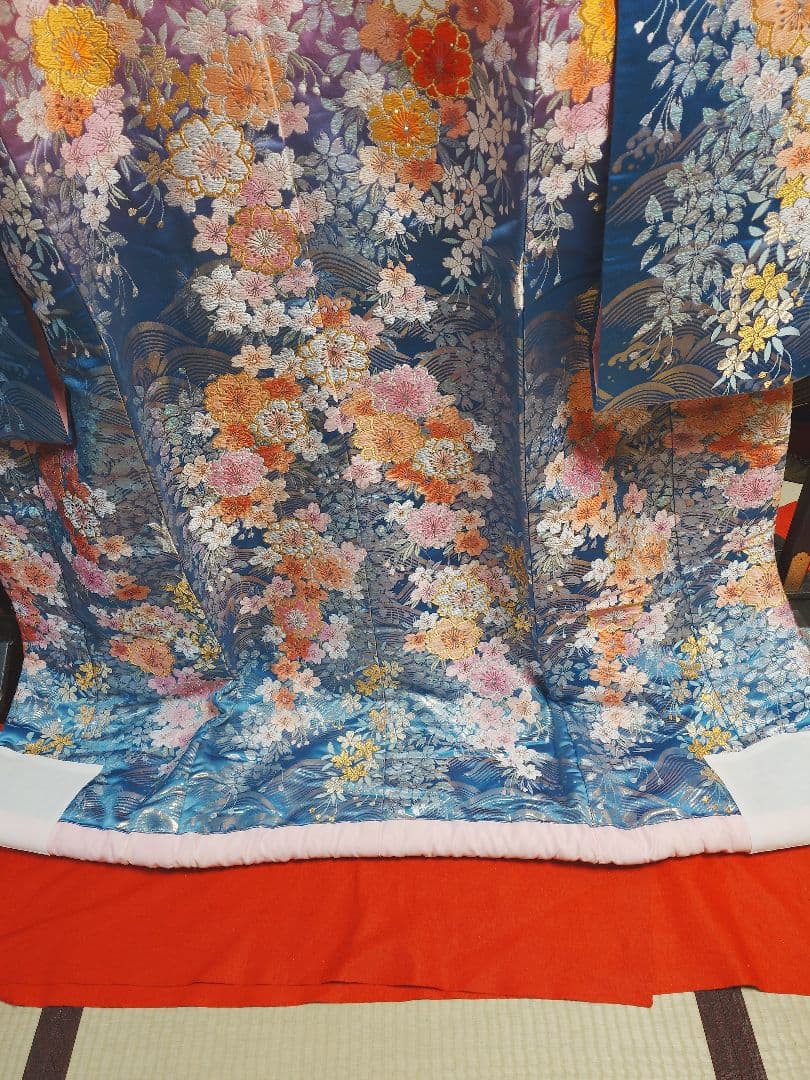 華やかな花柄刺繍 打掛