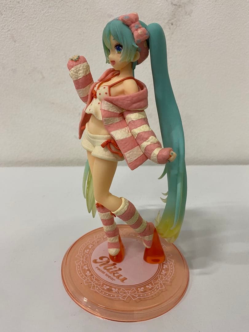 ID8731: 4体セット 初音ミク レーシングミク フィギュア 2023