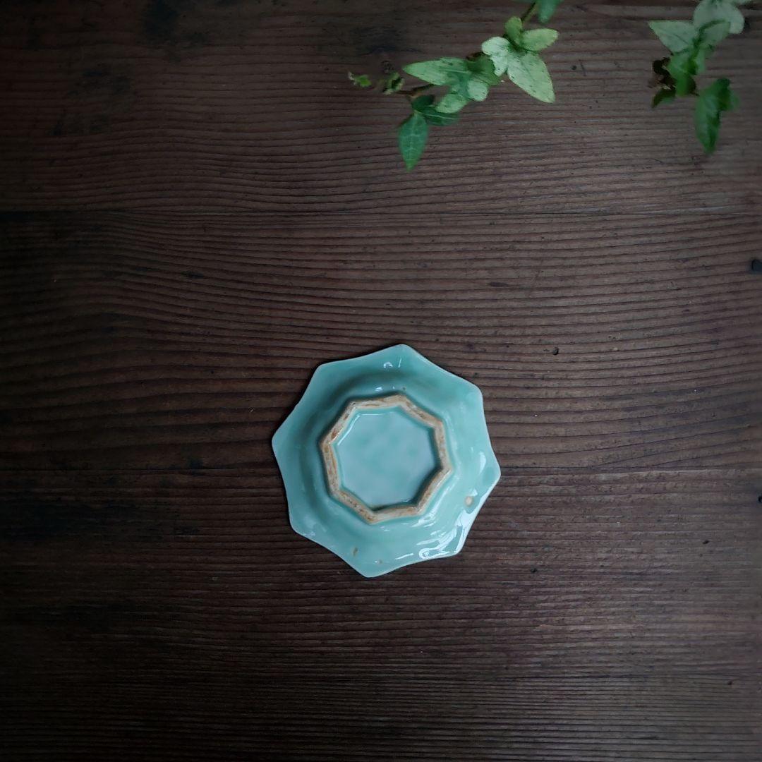 【ご成約】三田青磁 陽刻 花蝶文 八角小皿 と 骨董の器 おまとめ