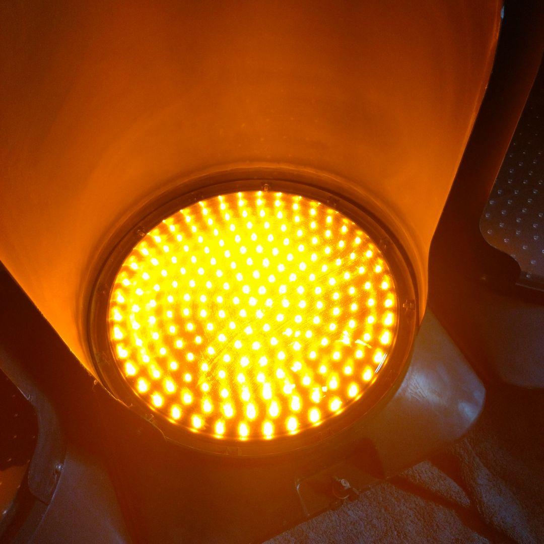 はな　信号機本物小糸工業製の車両信号機LED