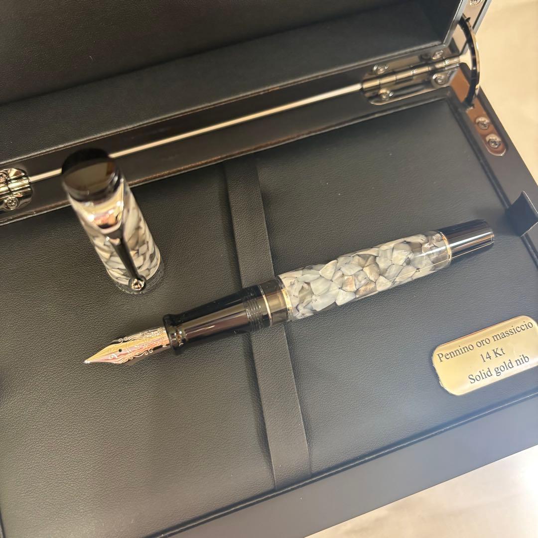 アウロラオプティマAURORA Optima万年筆EFブラックパール