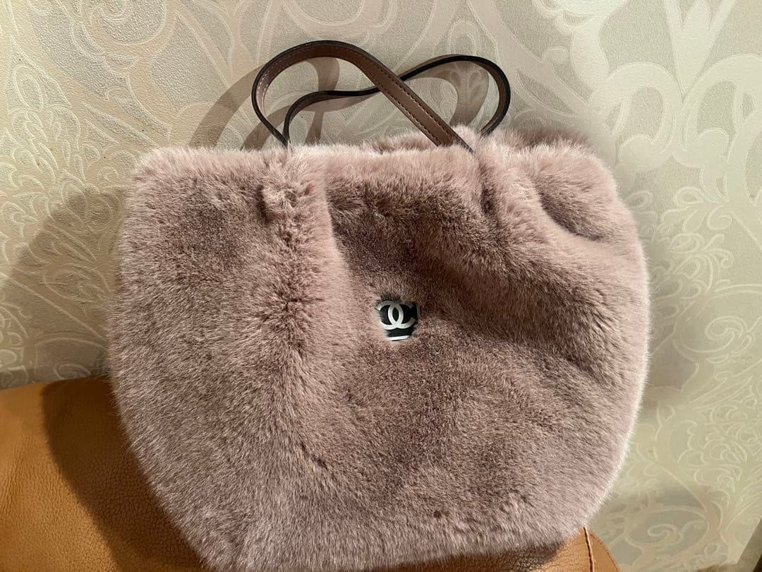 CHANEL ファーピンクショルダーバッグ