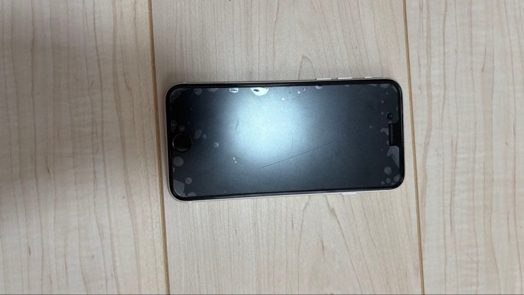 ホワイト スマートフォン 本体　ジャンク品　iPhone SE