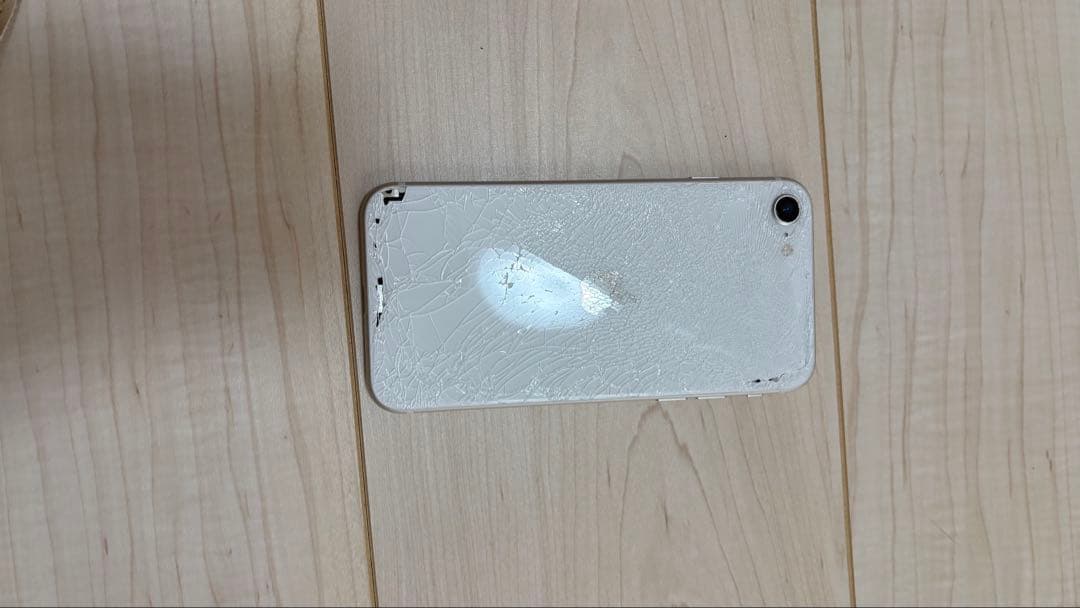 ホワイト スマートフォン 本体　ジャンク品　iPhone SE