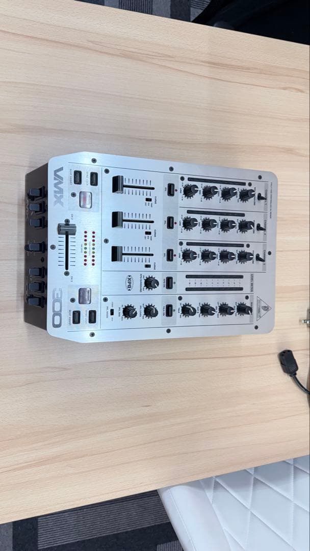 BEHRINGER VMX 300 DJミキサー