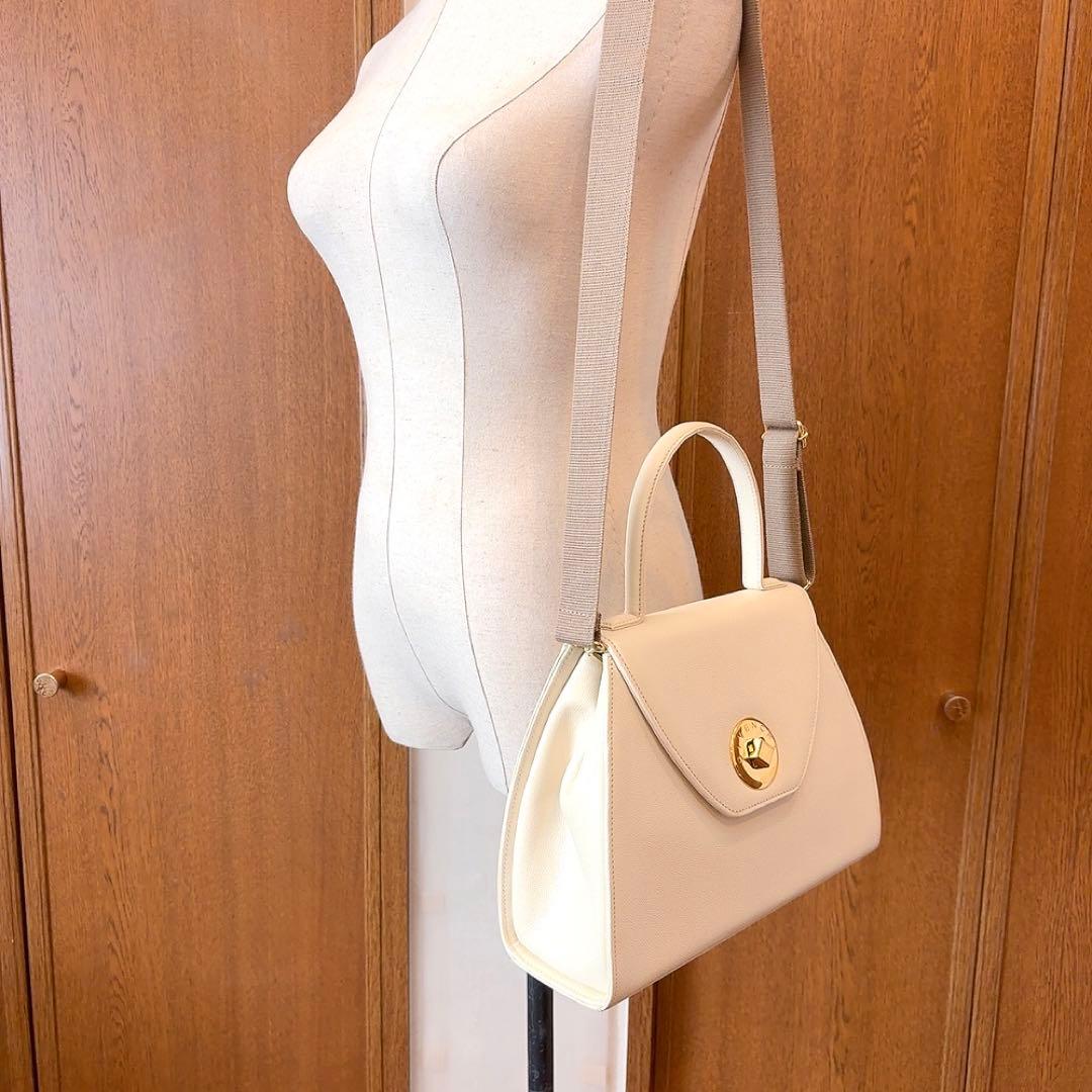 ⭐️SALE⭐ジバンシイ　ハンドバッグ　2way レザー　フラップ　ターンロック