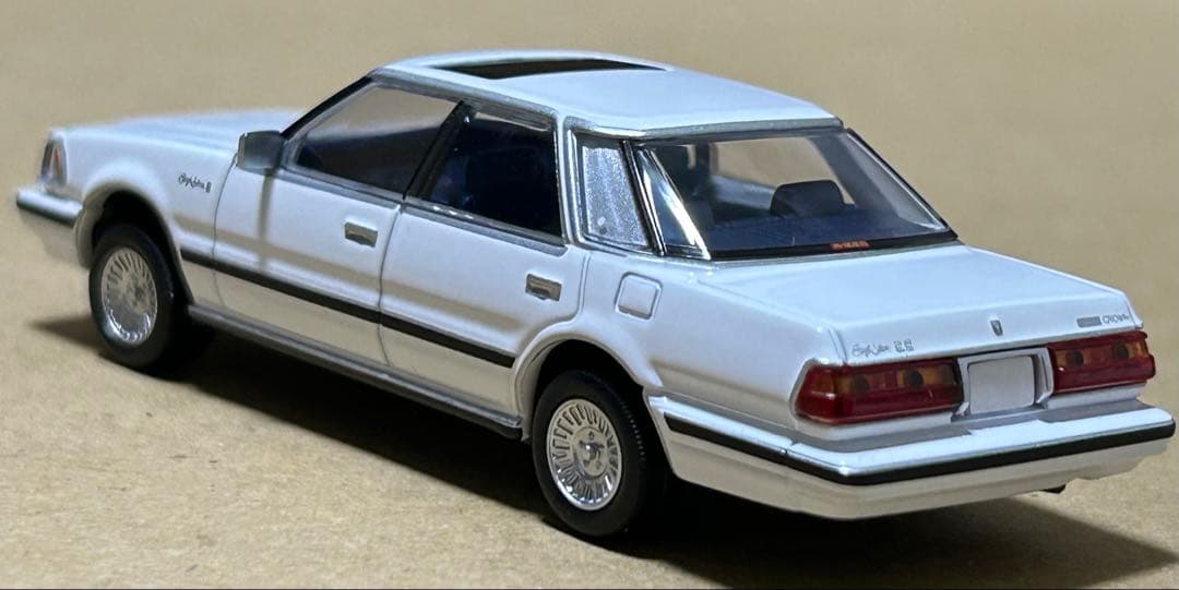 トミカリミテッドヴィンテージネオ トヨタ クラウン ハードトップ