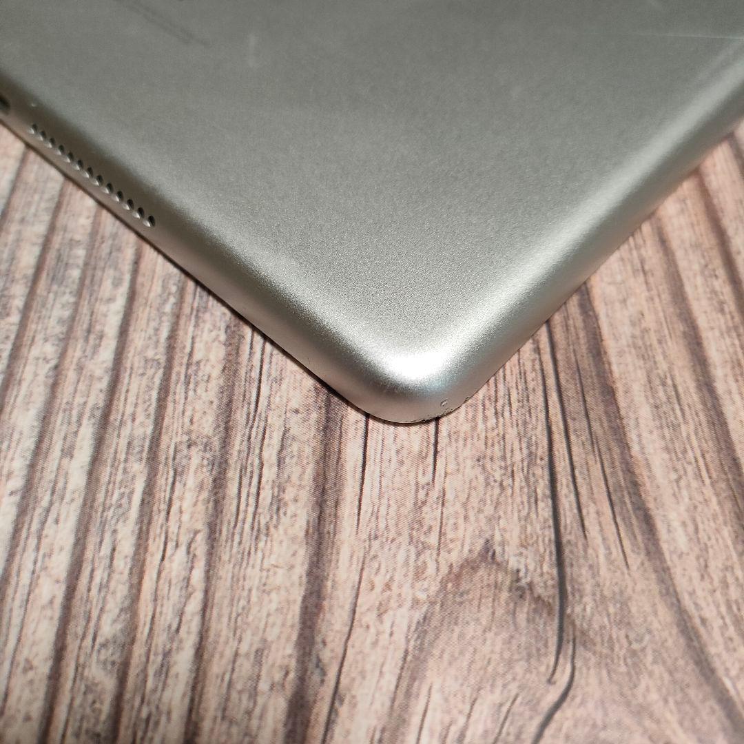 iPad 第6世代 32GB シルバー SIMフリー