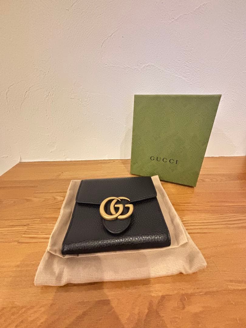 GUCCI 二つ折り財布　グッチ　レザー　スモールウォレット