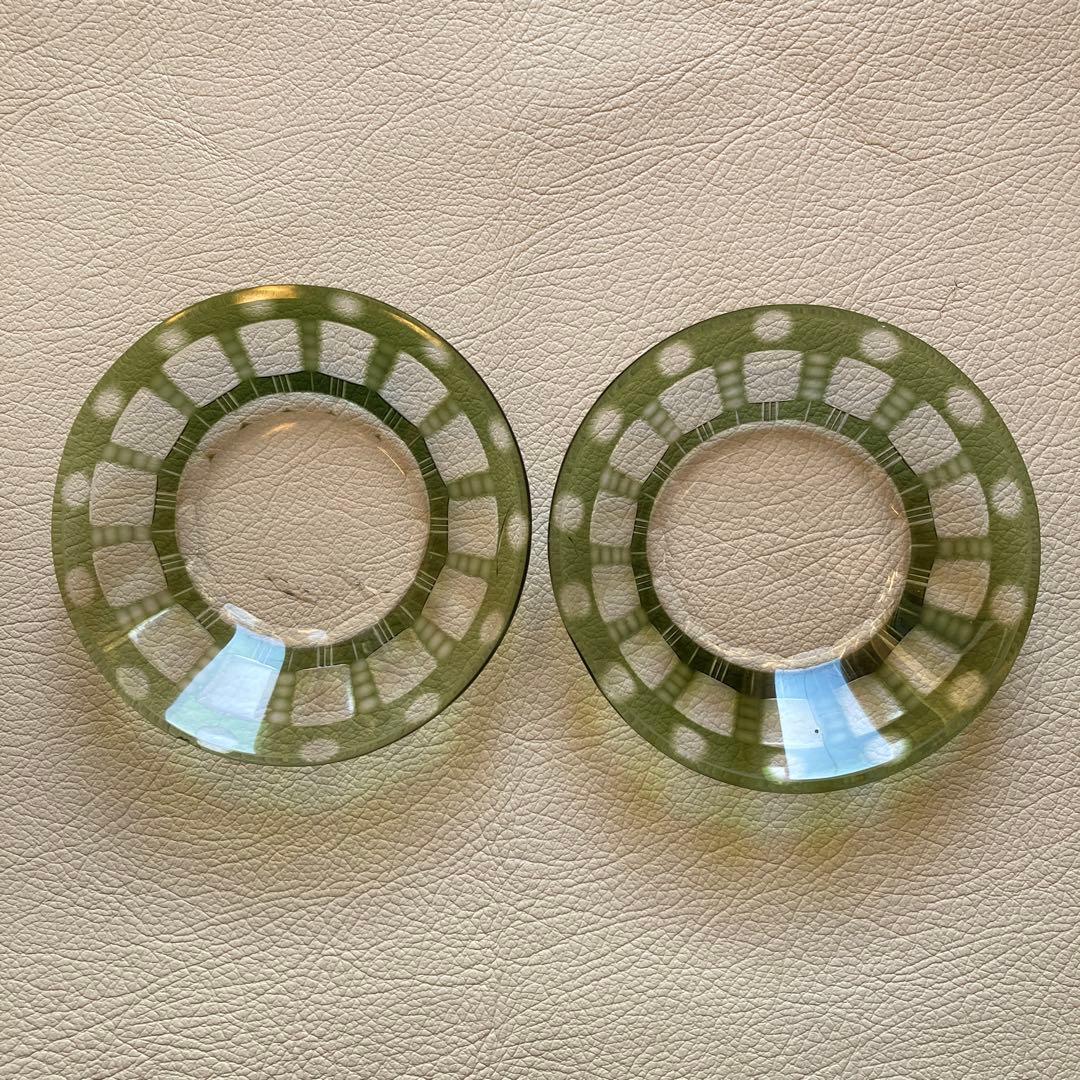 古い江戸切子(うぐいす色)小皿2枚　11×2cm ひび、かけあり　割れなし