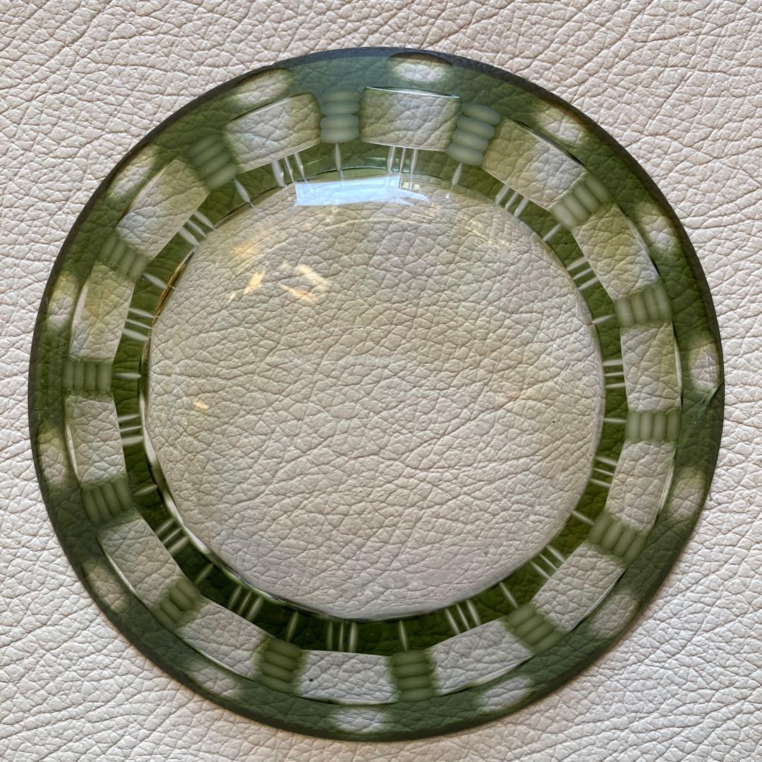 古い江戸切子(うぐいす色)小皿2枚　11×2cm ひび、かけあり　割れなし