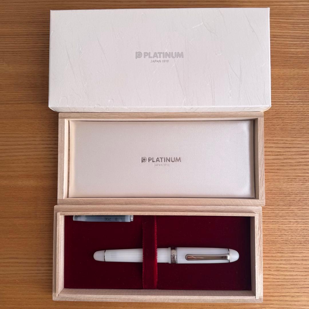 プラチナ万年筆ホワイトタイガー字幅SF