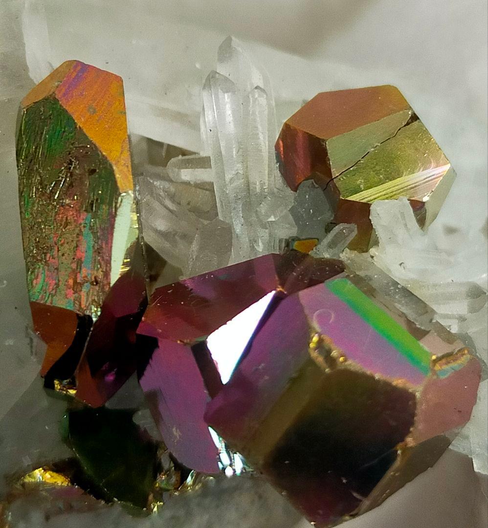 t*n様 【コレクター向】レインボーパイライト　水晶クラスター　パイライトインク