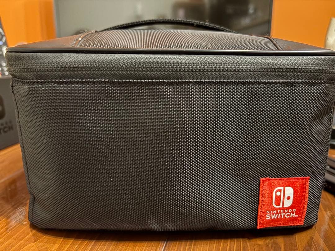 Nintendo Switch 本体 付属品　収納ケース付き