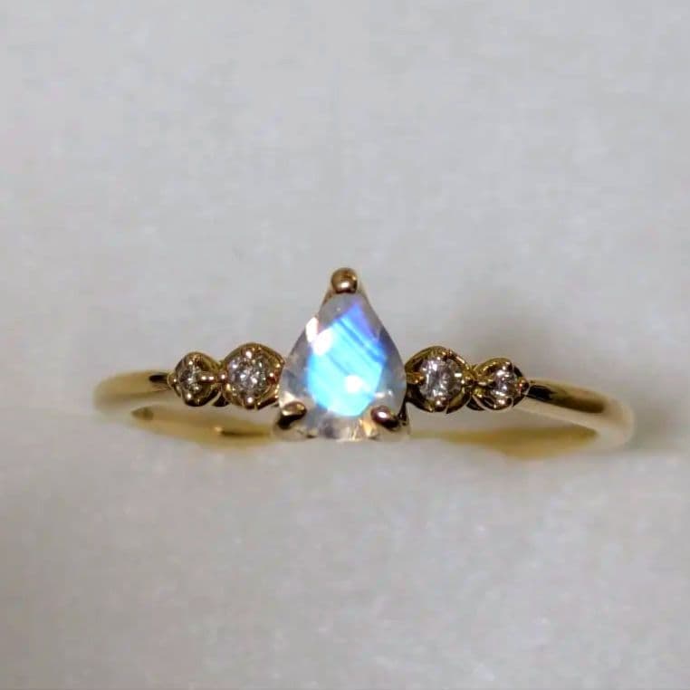 ほ*舗様 K18 10号 ロイヤルブルームーンストーン ペアシェイプ リング