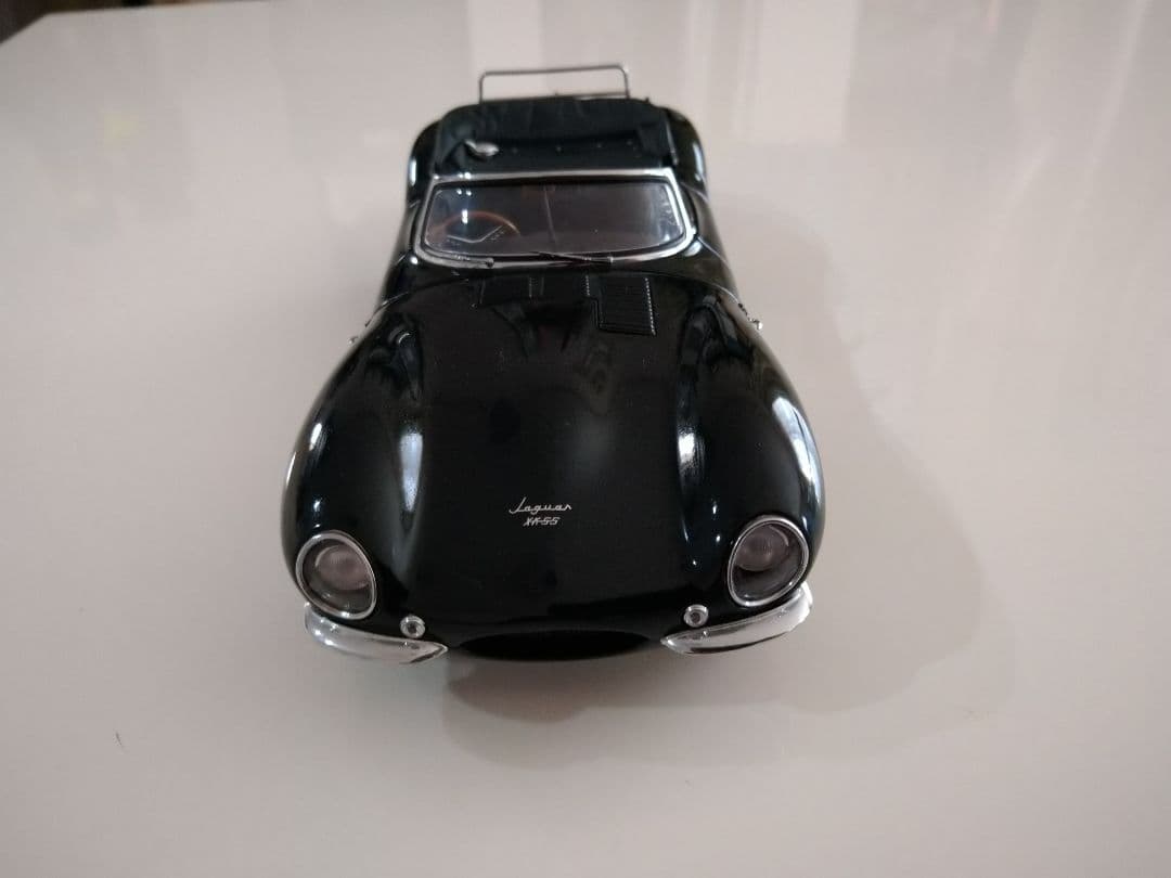 車　ＪＡＧＡＵＡＲ　Ｘｋ　ＳＳ　1/18　ＡＵＴＯ・ＡＲＴ　ダイキャストミニカー