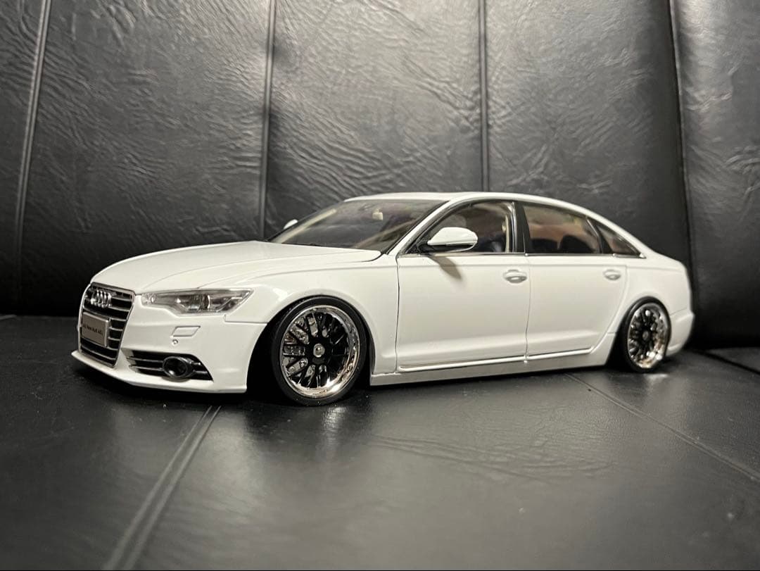 アウディ　A6L 1/18