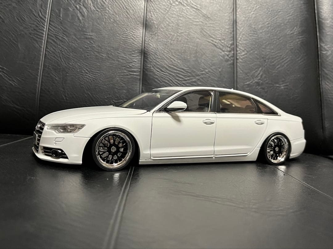 アウディ　A6L 1/18