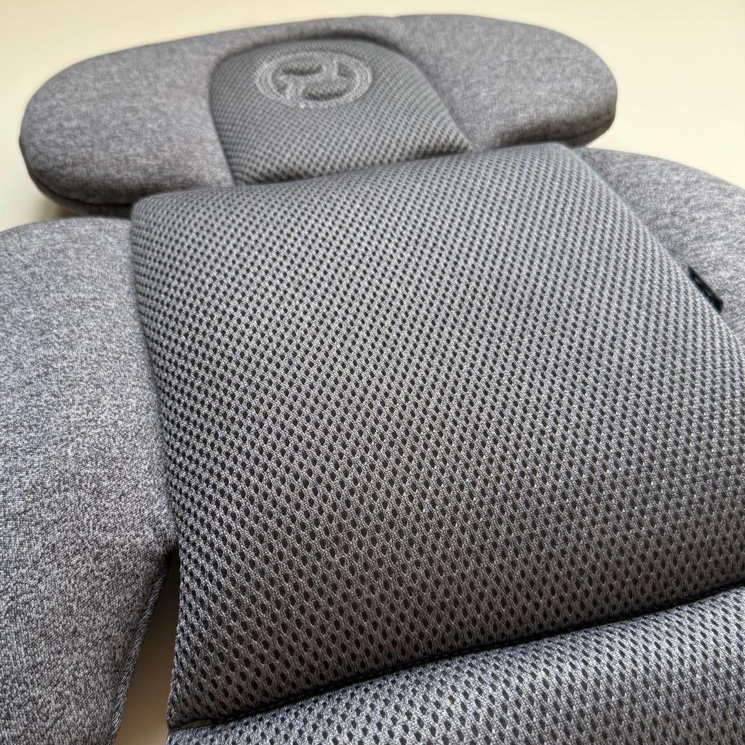 Cybex Cloud Z2 i-size チャイルドシート 新生児インレイ付