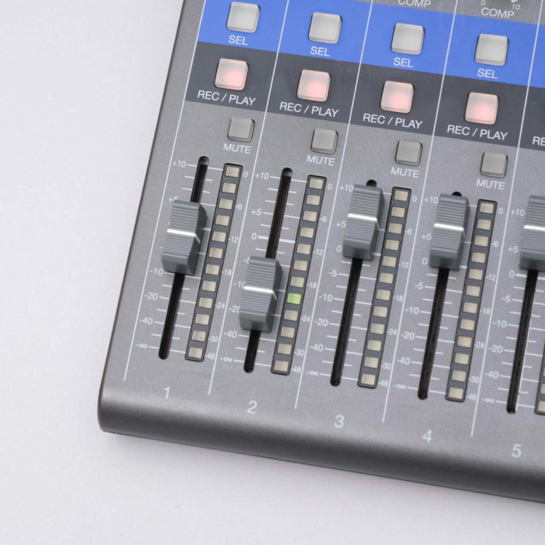 Zoom LiveTrak L-12 デジタルミキサー