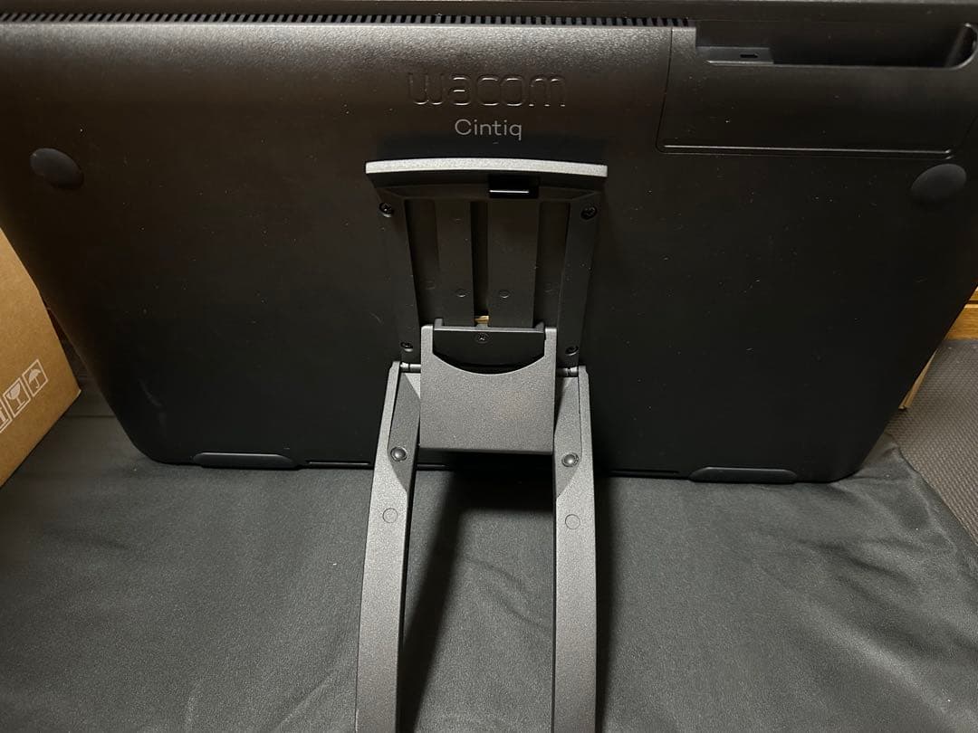 【美品・動作確認済】Wacom Cintiq 22 FHD箱付き1〜2日で発送！