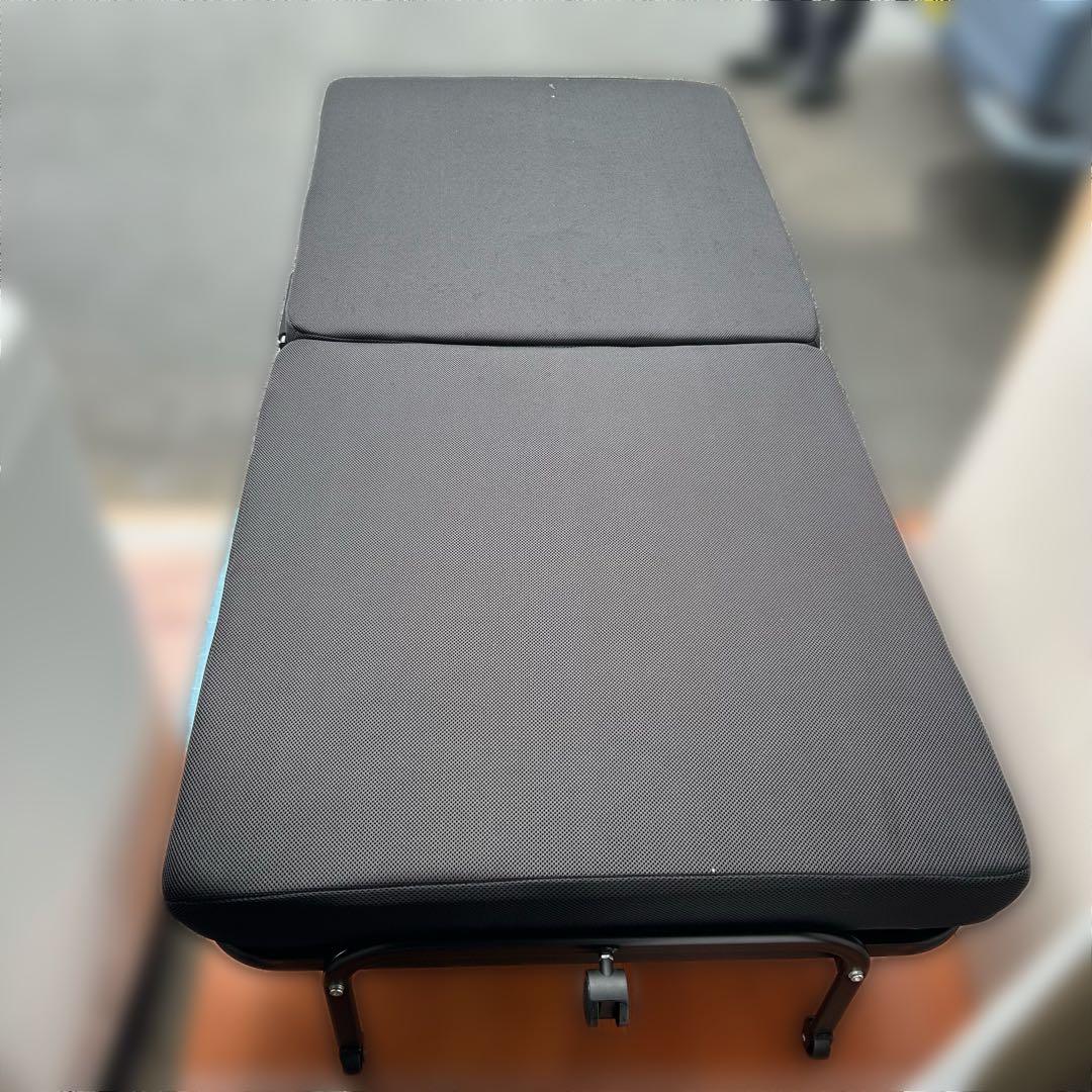 折り畳みベッド　リクライニング付き