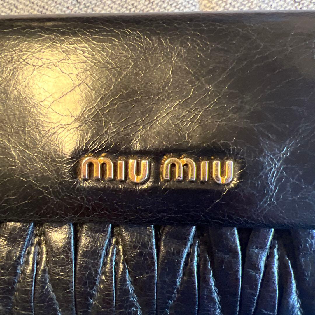 ミュウミュウ　マテラッセ　三つ折り財布　ブラック　レザー