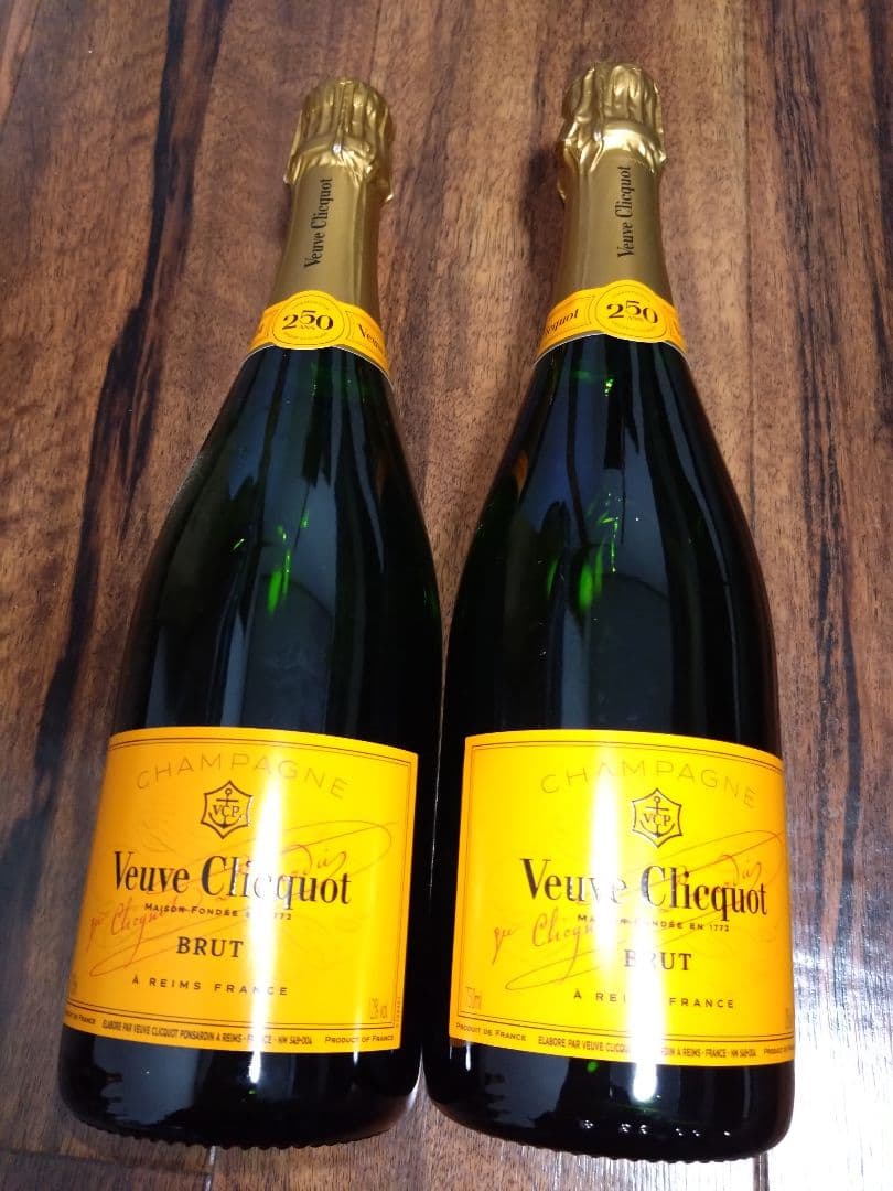 ヴーヴ・クリコ　２本セット　新品　未使用　未開封