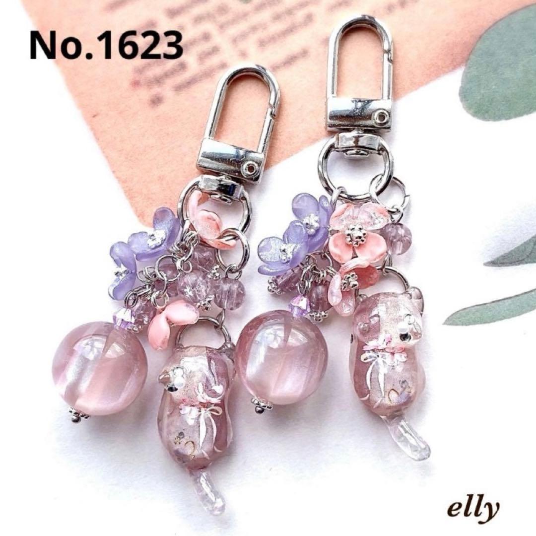 【りくみん様】1617.手染めビーズ　フラワー　蝶々　じゃれ猫　レジン　チャーム