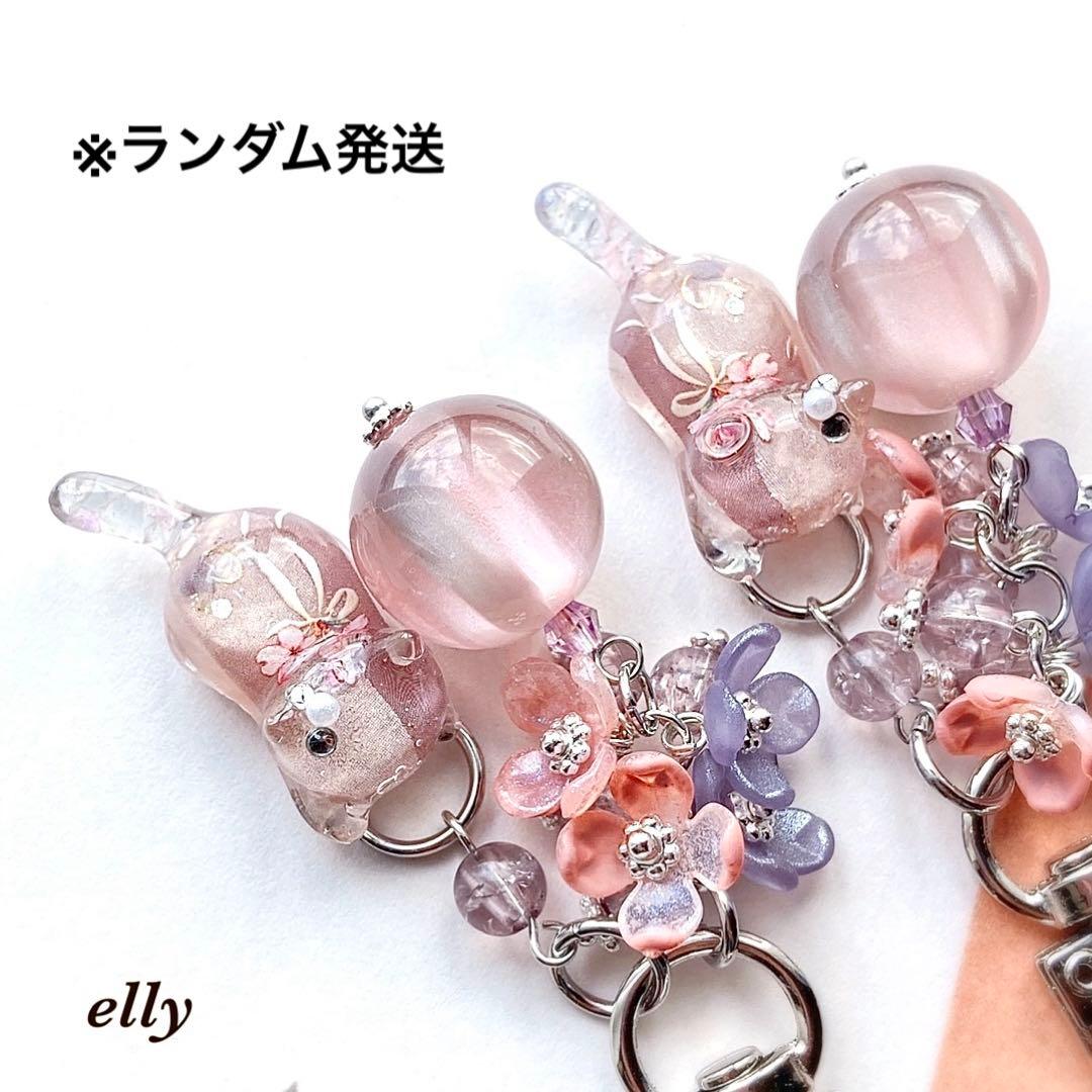 【りくみん様】1617.手染めビーズ　フラワー　蝶々　じゃれ猫　レジン　チャーム