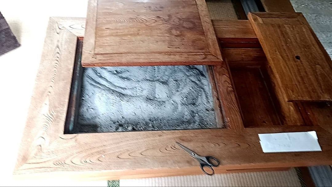 直接のお取引限定品　レア　珍品 発送はいたしません。 けやきのテーブルです。