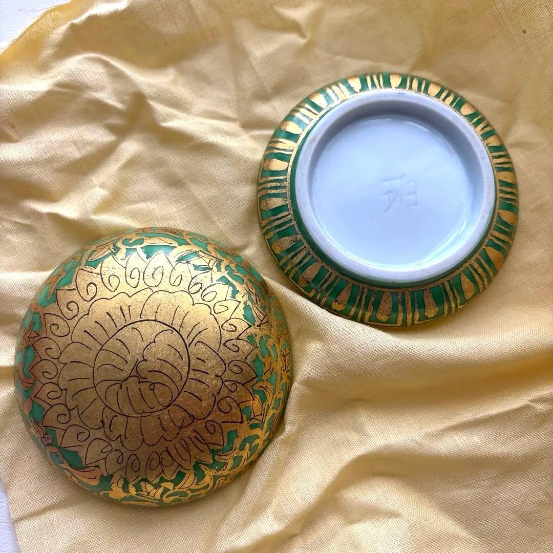 小野珀子　「金襴手香合」