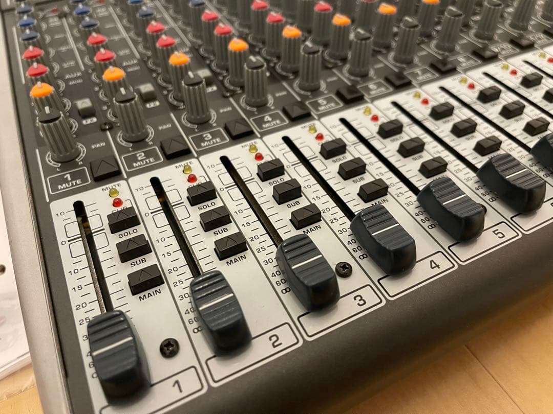 ☆極美品 ベリンガー XENYX X2222USB 16ch アナログミキサー